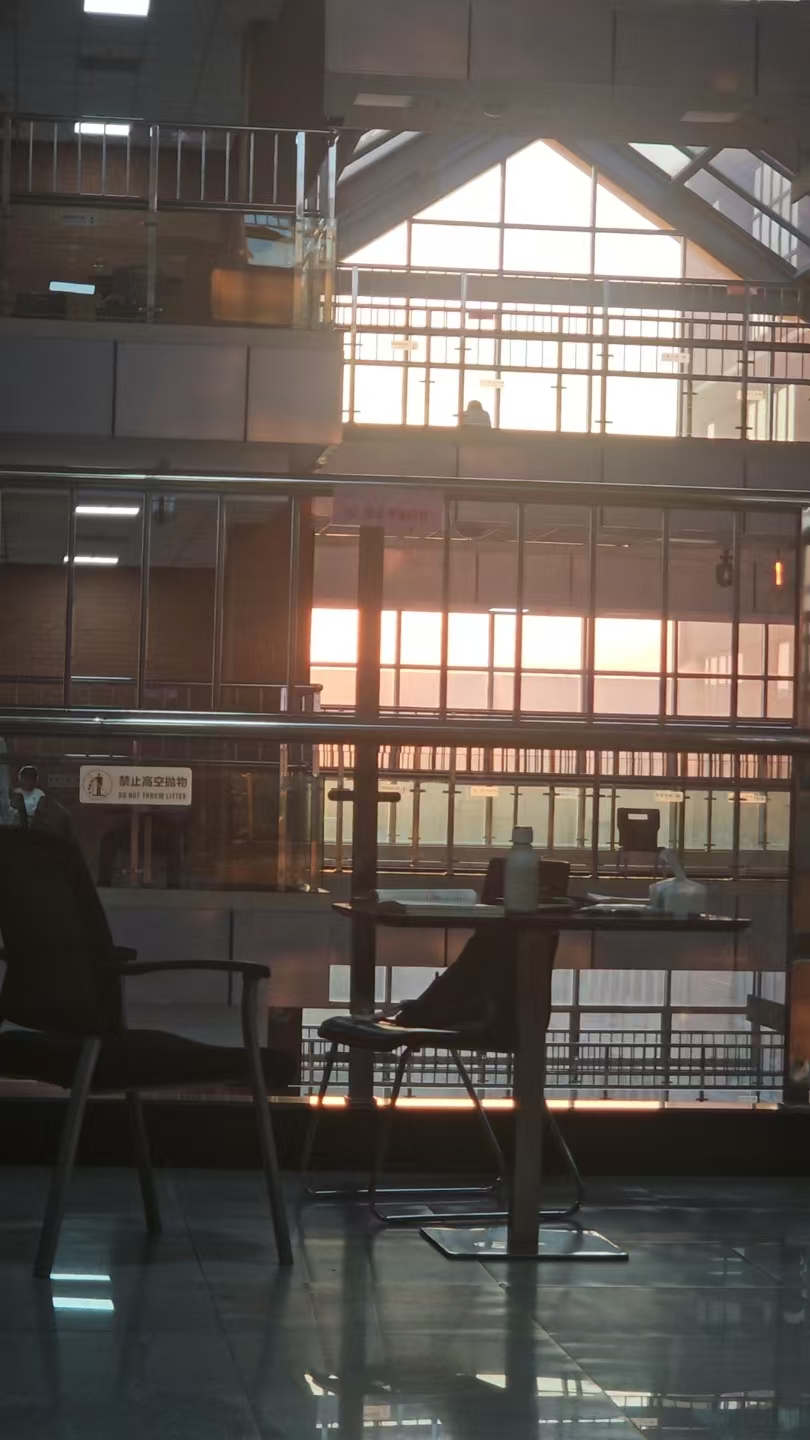 夕阳下的图书馆